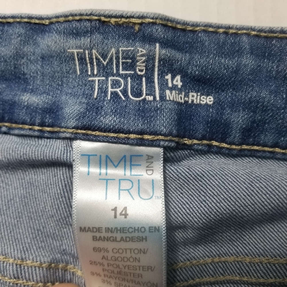 TIME AND TRU WOMEN'S DENIM MID-RISE SHORTS SIZE 14 - Picture 3 of 14